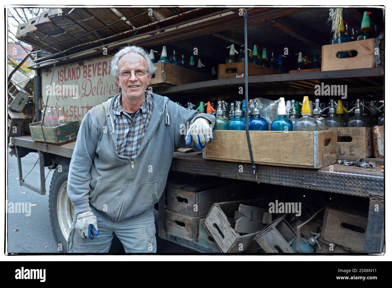 Ronnie Beberman, der letzte der Seltzer-Liefermänner. In Crown Heights, Brooklyn, New York, ist es ein heißer Ort. Stockfoto