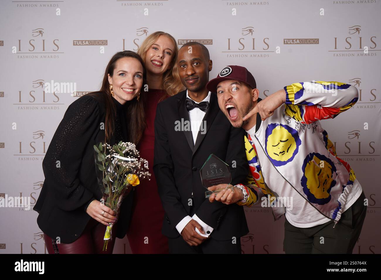 Isis Fashion Awards 2022 – Roter Teppich Stockfoto