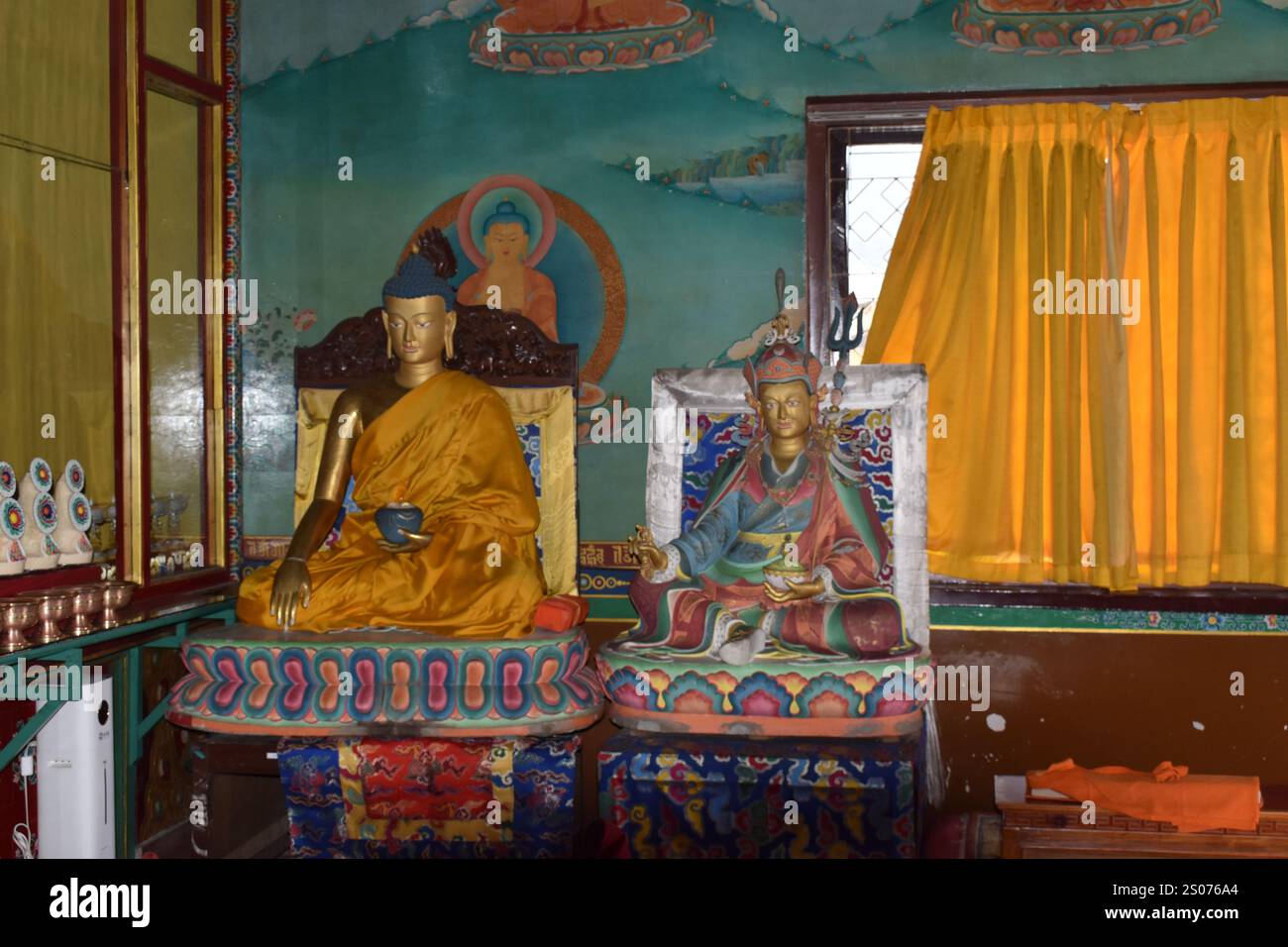 Eingebettet in die ruhigen Hügel des Shivapuri-Nationalparks, etwas außerhalb von Kathmandu, liegt Nepal das ruhige Nagi Gompa Kloster. Dieser alte buddhistische Mo Stockfoto