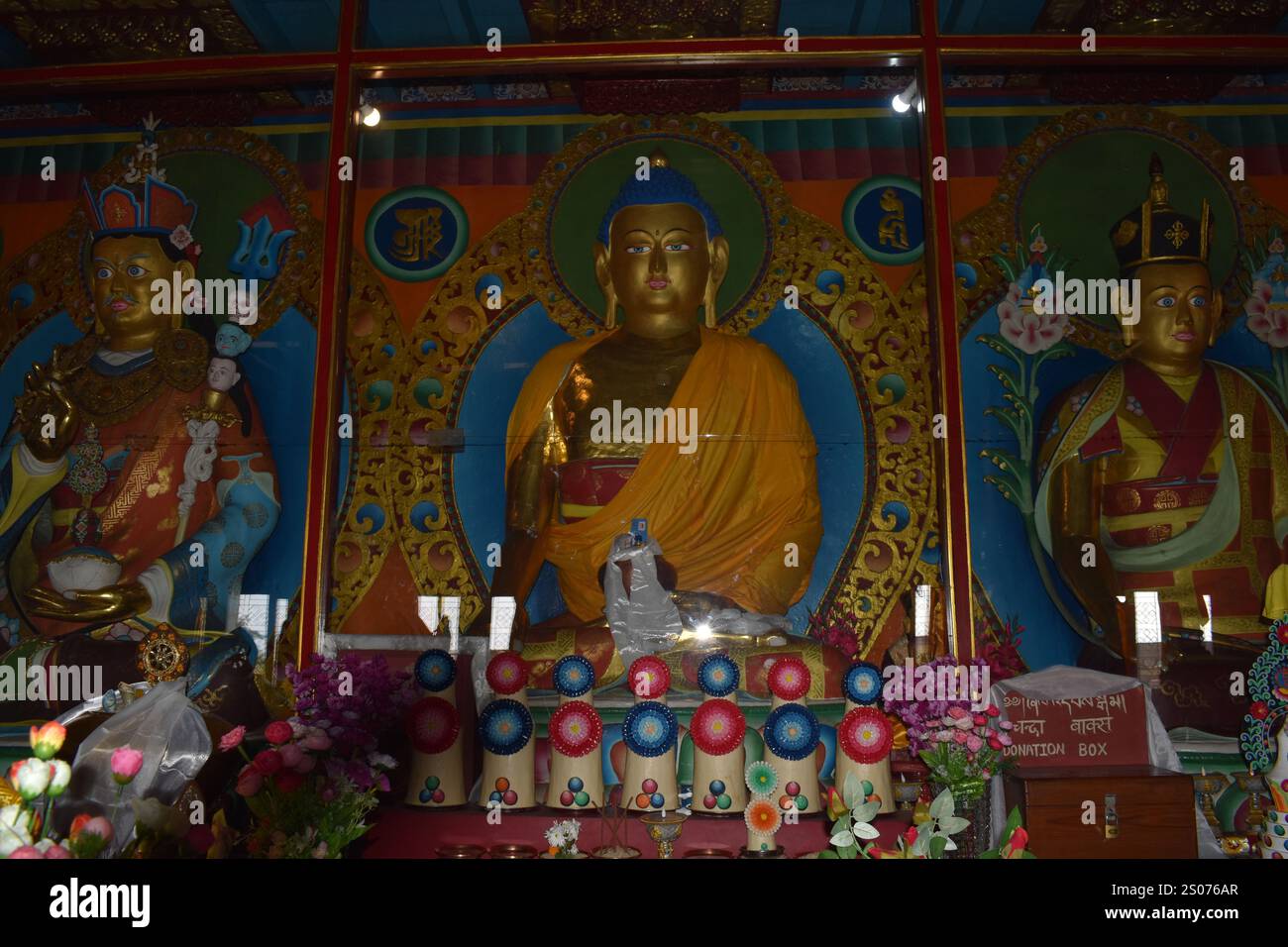 Eingebettet in die ruhigen Hügel des Shivapuri-Nationalparks, etwas außerhalb von Kathmandu, liegt Nepal das ruhige Nagi Gompa Kloster. Dieser alte buddhistische Mo Stockfoto