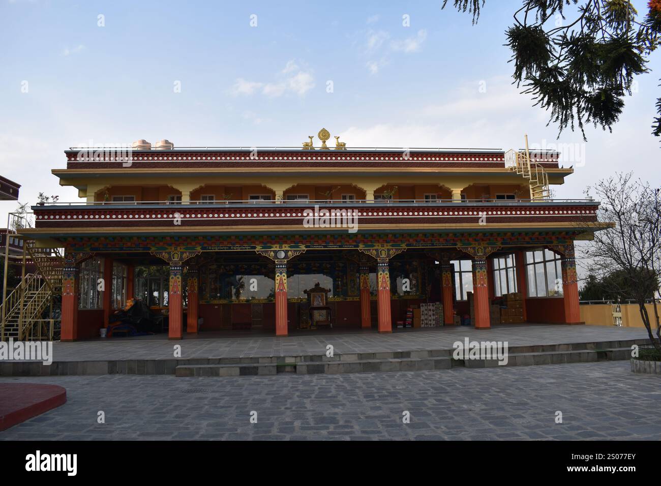 Eingebettet in die ruhigen Hügel des Shivapuri-Nationalparks, etwas außerhalb von Kathmandu, liegt Nepal das ruhige Nagi Gompa Kloster. Dieser alte buddhistische Mo Stockfoto