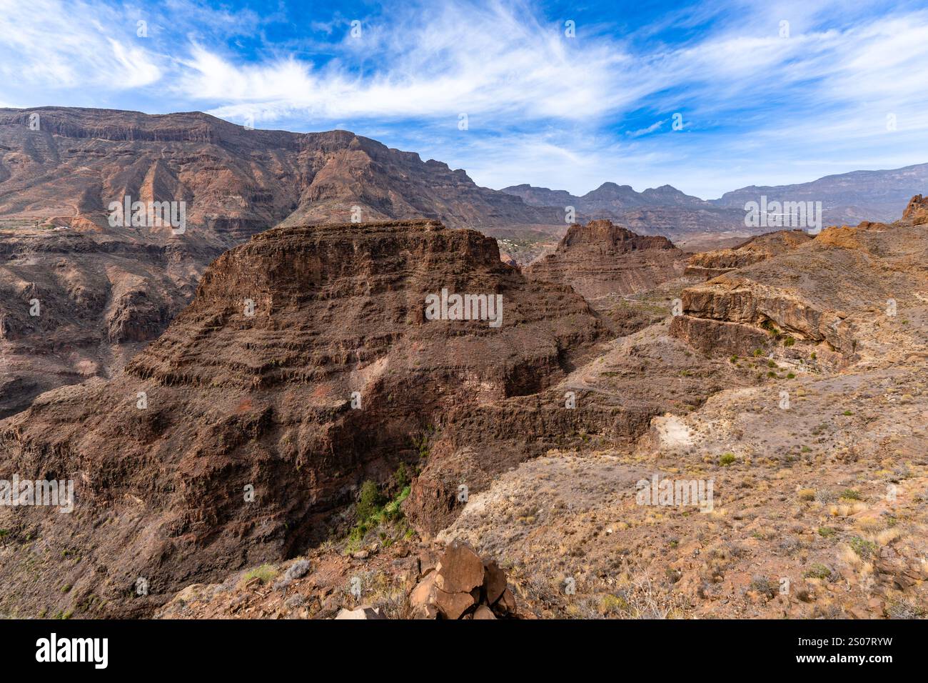 Blick von Mirador El Guriete (Santa Lucia de Tirajana, Gran Canaria, Spanien), eine wunderschöne vulkanische Landschaft vor der Kamera Stockfoto