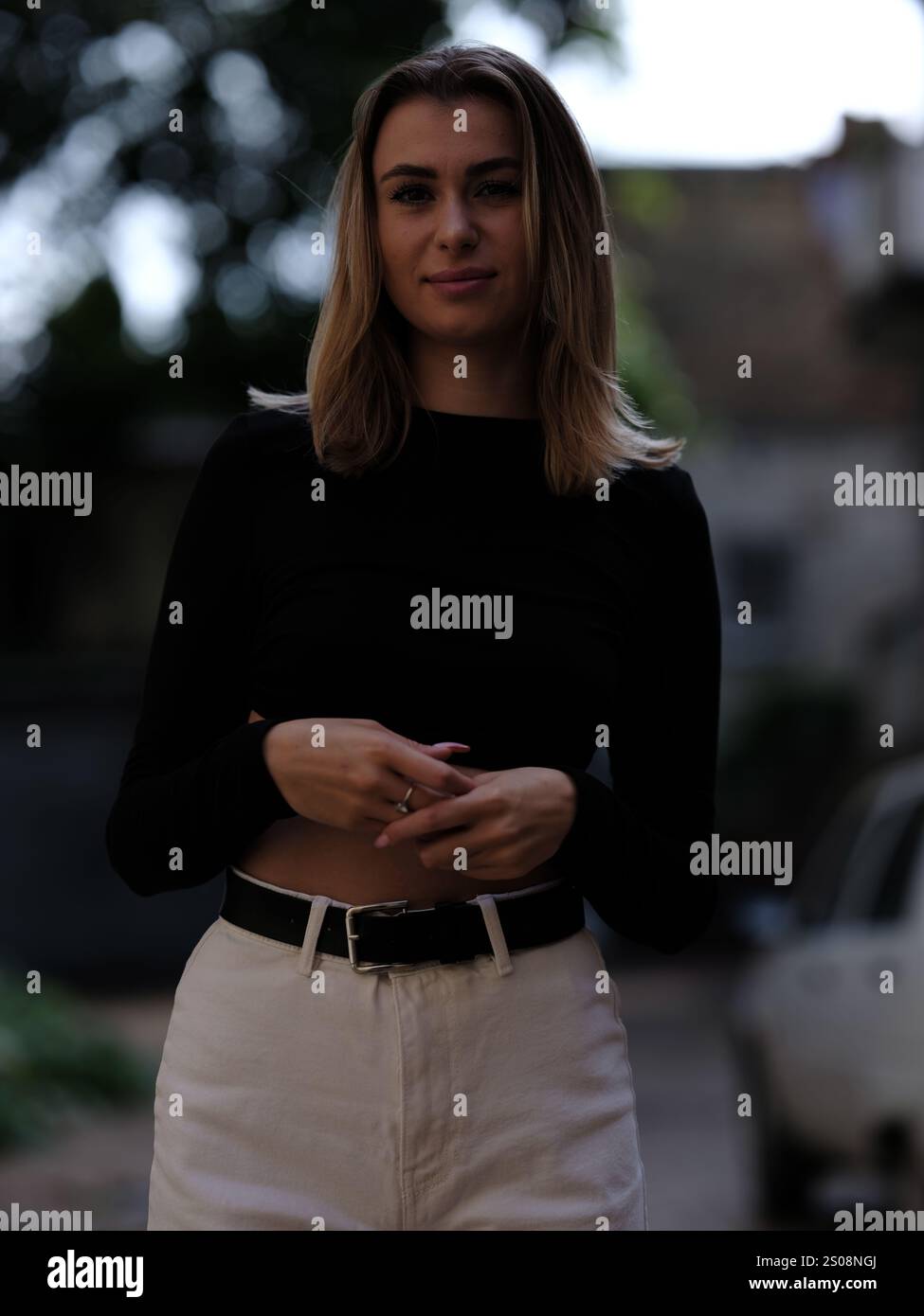 Odessa, Oblast Odessa, Ukraine. September 2022. Porträt einer schönen Frau auf der Straße. Stockfoto