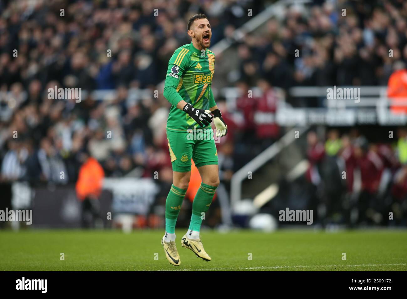 Newcastle Uited Torhüter Marti Dúbravka feiert das Tor von Athoy Gordo bei der Premier League zwischen ewcastle Uited und AstoNew Stockfoto