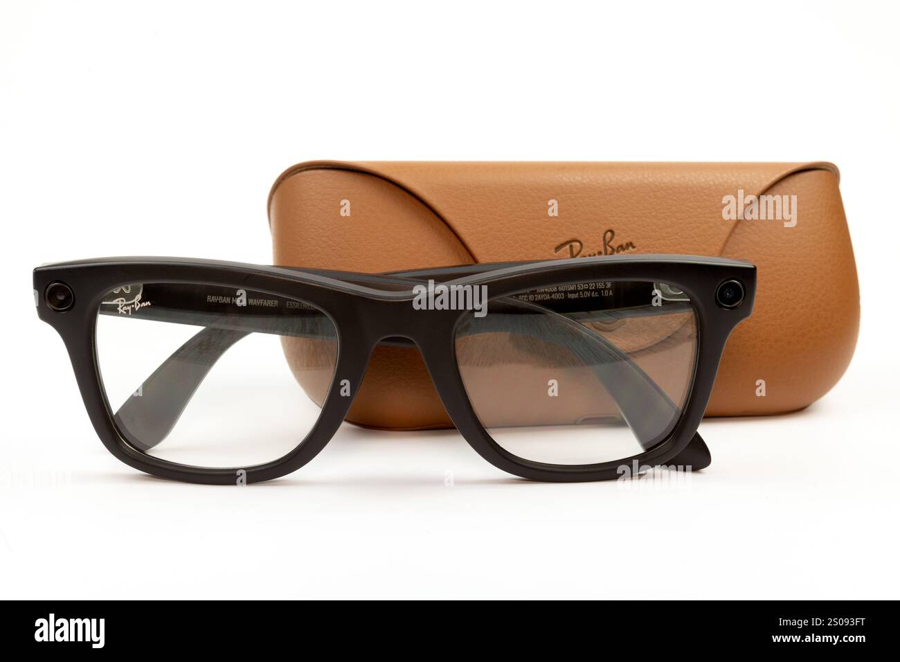 Ray Ban Meta Smart Brille, isoliert auf weißem Hintergrund Stockfoto