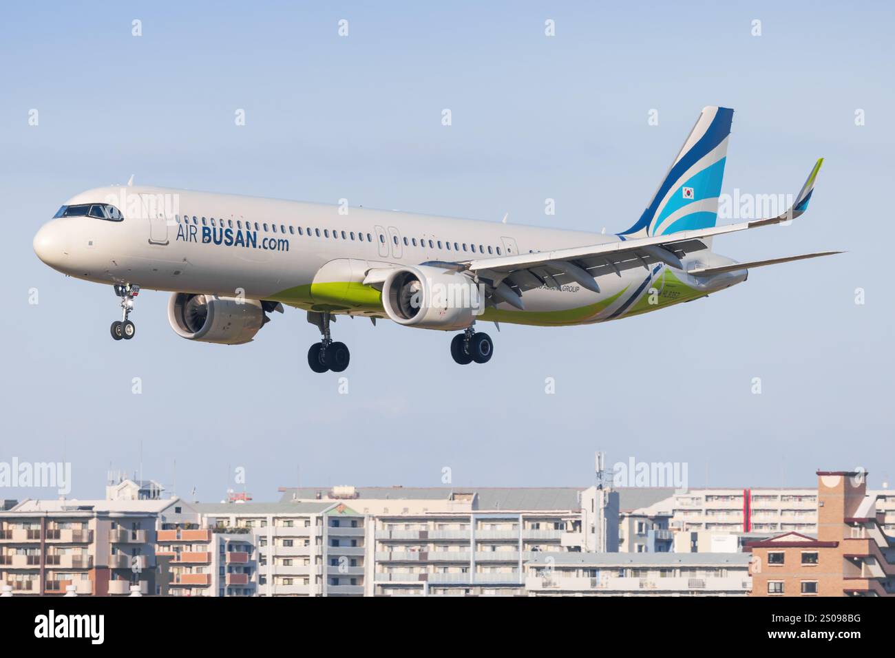 Japan - Fukuoka Airport, 21. November 2024: Busan A321 in Fukuoka Airport, Japan Stockfoto