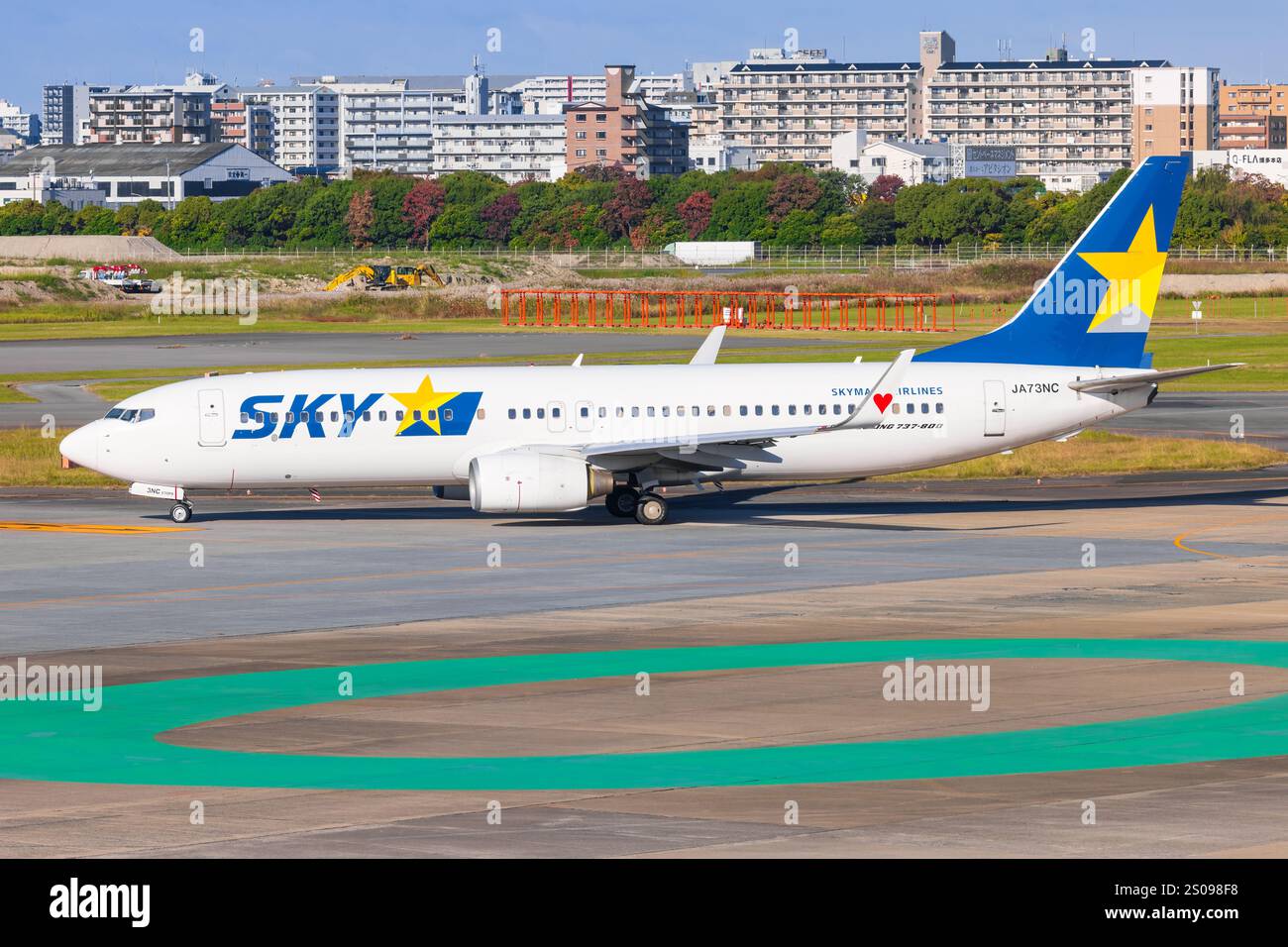 Japan - Fukuoka Airport, 21. November 2024: Skymark B737 in Fukuoka Airport, Japan Stockfoto