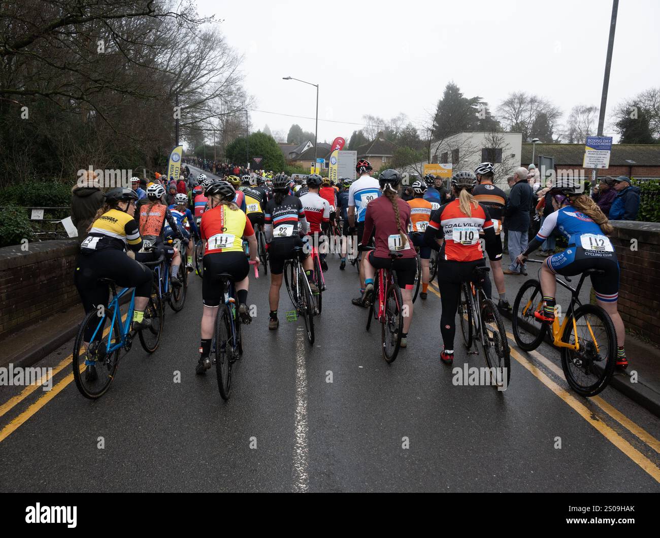 Cyclo-Cross am Boxing Day in Kenilworth Common, dem Start des Rennens in Warwickshire, England, Großbritannien Stockfoto