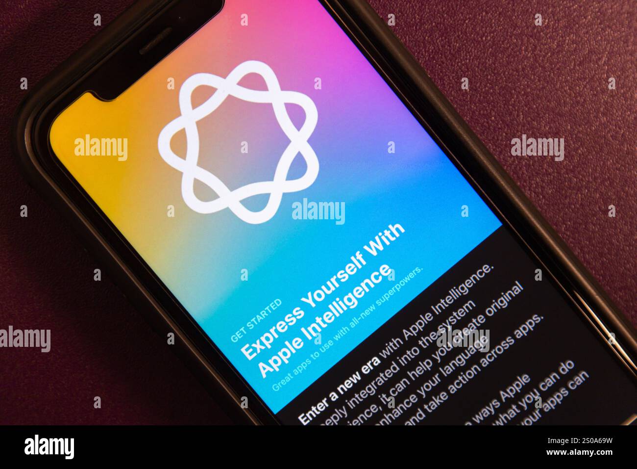 Mexiko-Stadt, MEXIKO - 18. Dezember 2024 : auf einem iPhone wird Eine Werbeanzeige-Seite „Express Yourself with Apple Intelligence“ angezeigt. Stockfoto