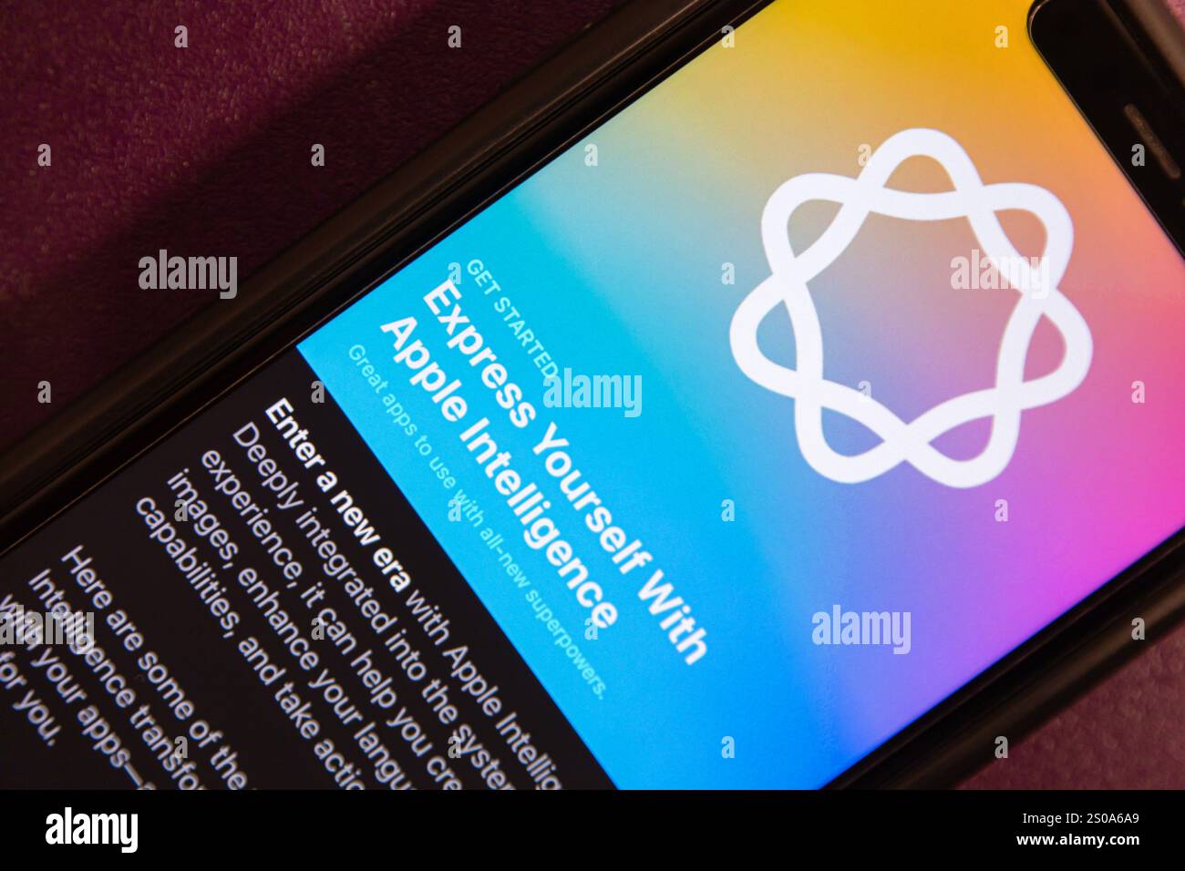 Mexiko-Stadt, MEXIKO - 18. Dezember 2024 : auf einem iPhone wird Eine Werbeanzeige-Seite „Express Yourself with Apple Intelligence“ angezeigt. Stockfoto