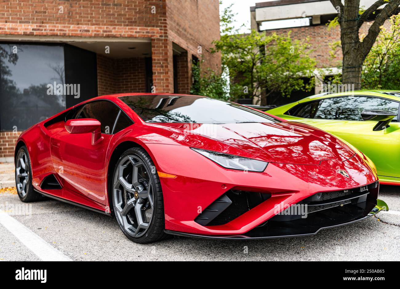 Chicago, Illinois – 29. September 2024: 2020 Lamborghini Huracan LP 640-4 EVO Spyder. Red 2020 Lamborghini Huracan LP 640-4 EVO Spyder parkt auf dem Stockfoto