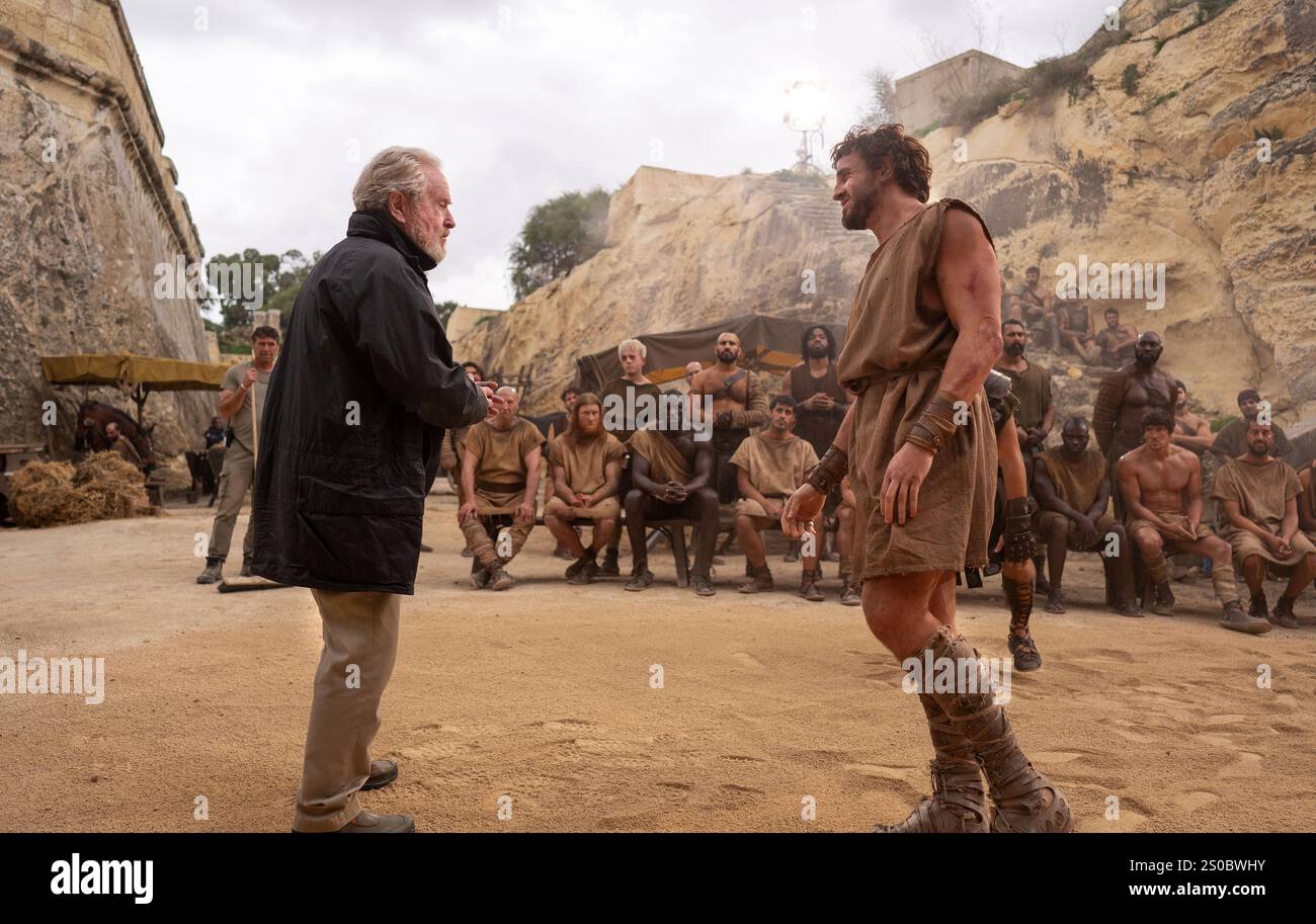 RIDLEY SCOTT und PAUL MESCAL in GLADIATOR II (2024) unter der Regie von RIDLEY SCOTT. Quelle: PARAMOUNT PICTURES / Album Stockfoto