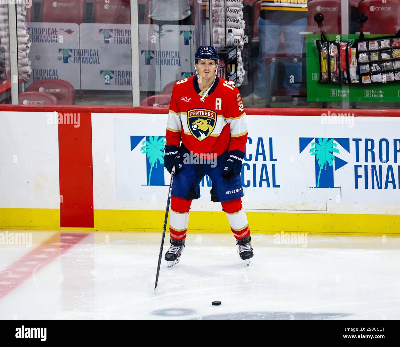 SUNRISE, FL - Florida Panthers Matthew Tkachuk #19 in Aktion (Foto: Chris Arjoon) Stockfoto