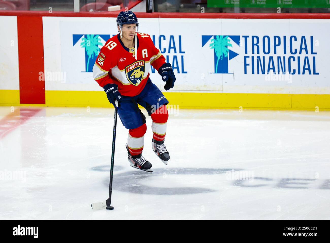 SUNRISE, FL - Florida Panthers Matthew Tkachuk #19 in Aktion (Foto: Chris Arjoon) Stockfoto