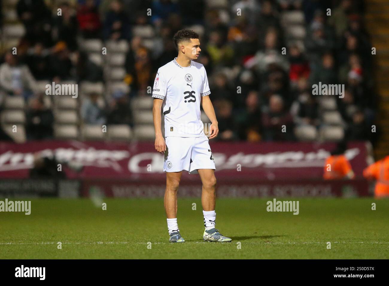 The University of Bradford Stadium, Bradford, England - 26. Dezember 2024 Brandon Cover (27) von Port Vale - während des Spiels Bradford City gegen Port Vale, Sky Bet League Two, 2024/25, University of Bradford Stadium, Bradford, England - 26. Dezember 2024 Credit: Arthur Haigh/WhiteRosePhotos/Alamy Live News Stockfoto