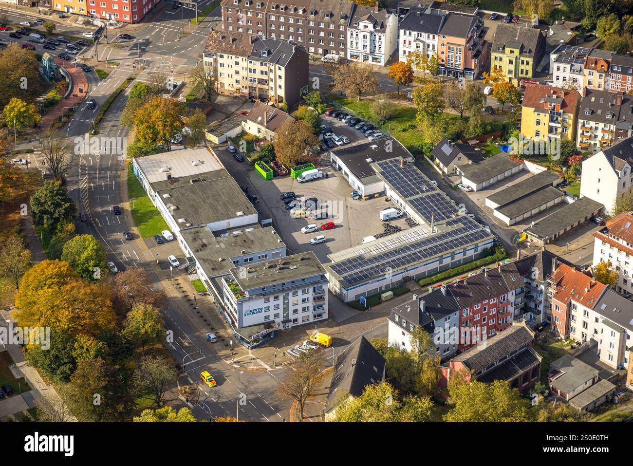 Luftaufnahme, Reifen Stiebling GmbH mit Solardach Betriebsgelände, Herne-Süd, Herne, Ruhrgebiet, Nordrhein-Westfalen, Deutschland Stockfoto