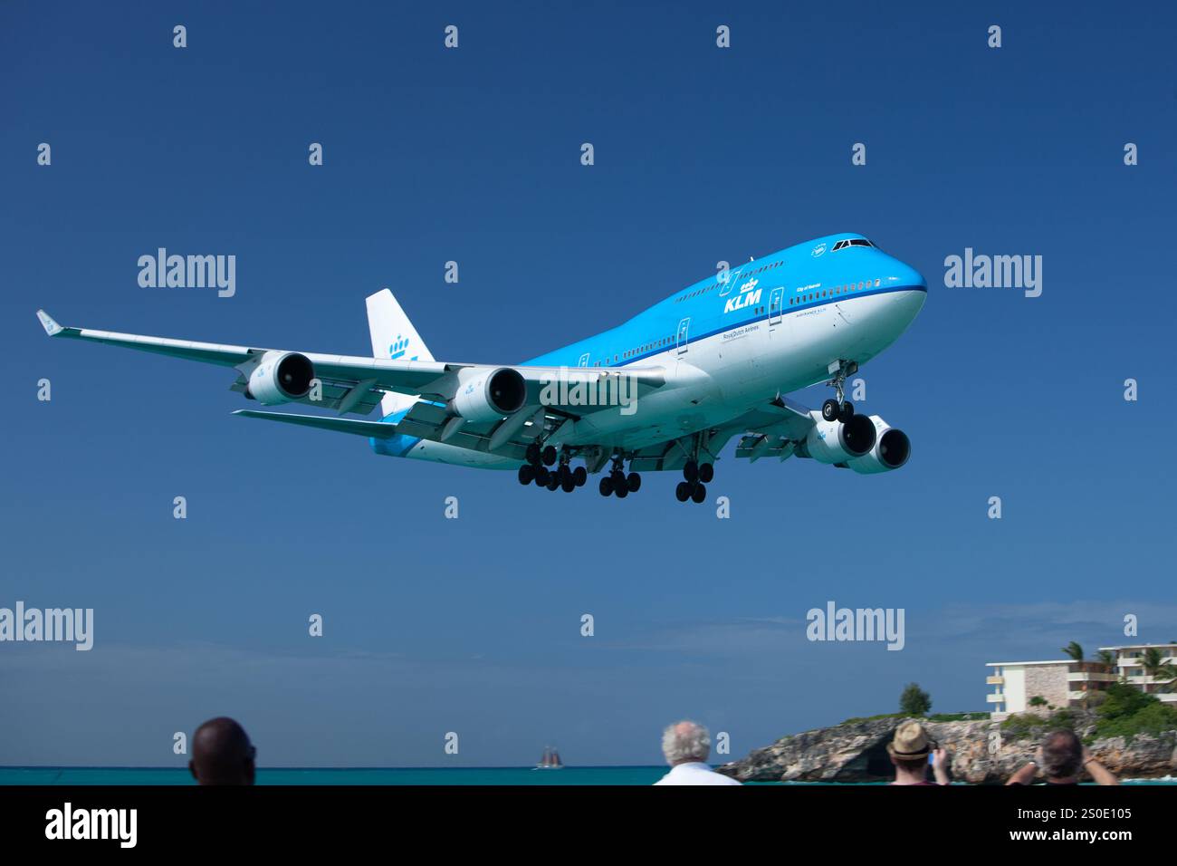 KLM Boeing 747-400 landet am Flughafen St. Marten Princess Juliana SXM Stockfoto