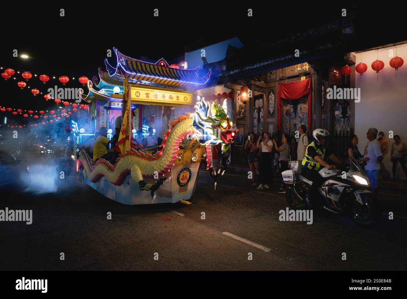 Georgetown, Penang, Malaysia - 24. Februar 2024: TWA Peh Kong Hneoh Grand Float Prozession zum chinesischen Neujahr Stockfoto
