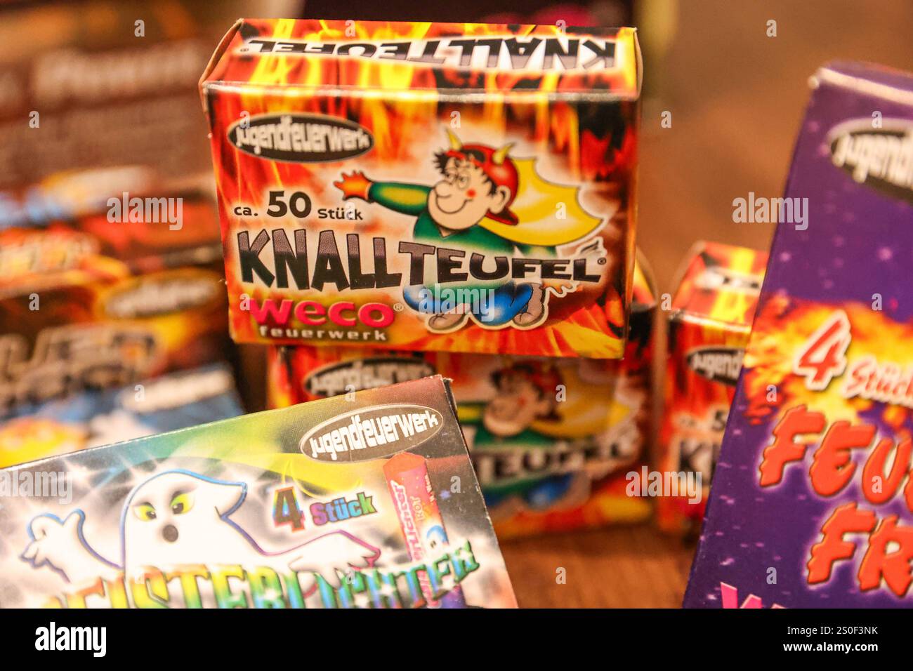 Feuerwerk Verkauf 2024 Gekaufte Feuerwerk Artikel / Pyro Sortiment für