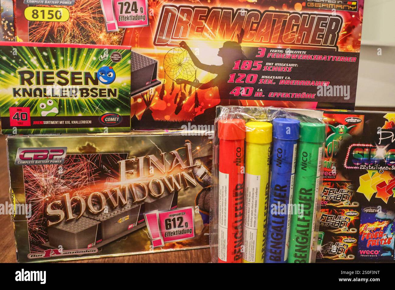 Feuerwerk Verkauf 2024 Gekaufte Feuerwerk Artikel / Pyro Sortiment für