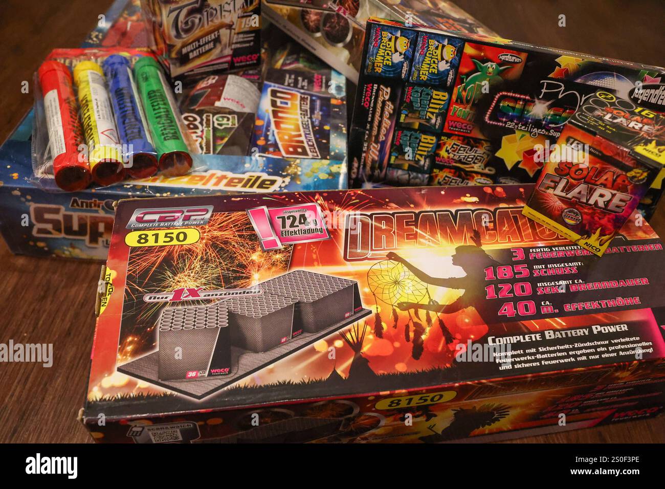 Feuerwerk Verkauf 2024 Gekaufte Feuerwerk Artikel / Pyro Sortiment für