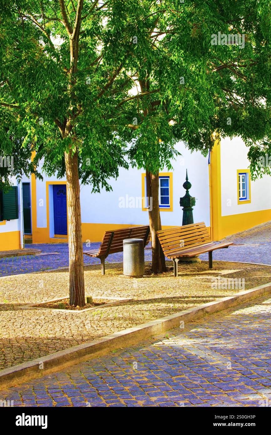 Ein grünes Bild des ländlichen Dorfes Fratel in Portugal. Stockfoto