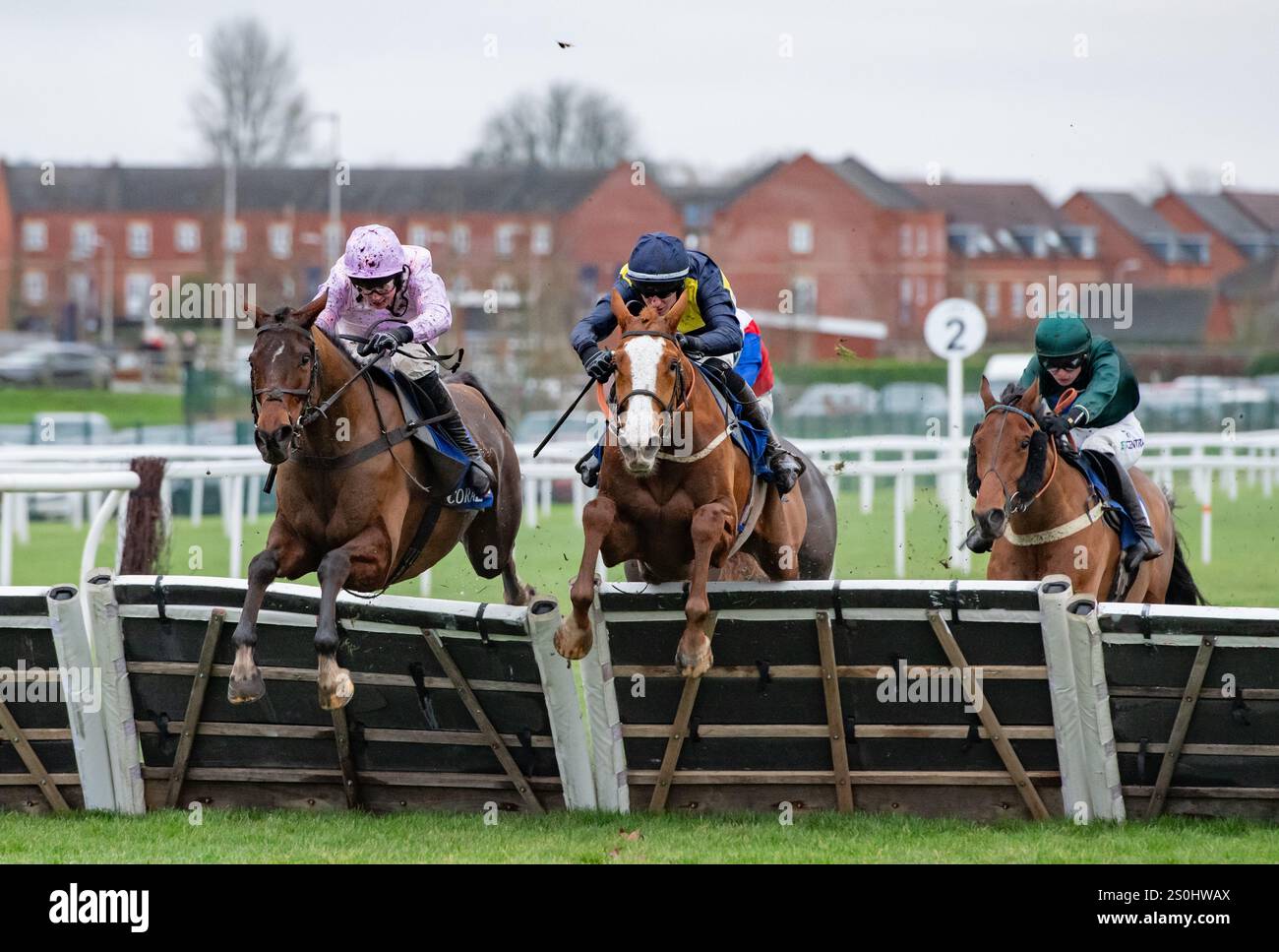 Newbury, Großbritannien. Samstag, 28. Dezember 2024. Jipcot und Kielan Woods gewinnen den Coral Racing Club, der für Trainer Jonjo & A,J. für die Freie Handicap-Hürde beitreten wird O'Neill und die Besitzer der Megsons. Credit JTW equine Images / Alamy Live News Stockfoto