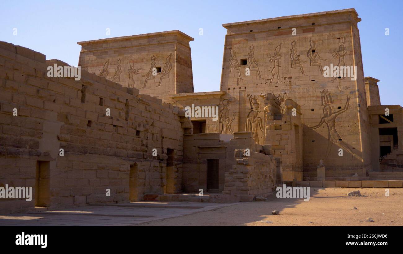 Erster Pylon des Isis-Tempels in Philae, Ägypten Stockfoto