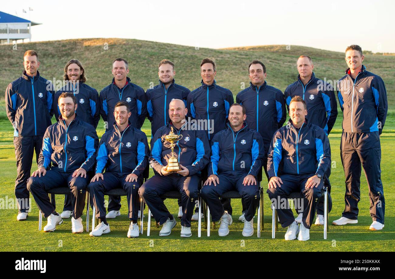 25. September 2018; Paris, FRA; Bild des europäischen Teams vor einer Trainingsrunde im Ryder Cup im Le Golf National. Stockfoto