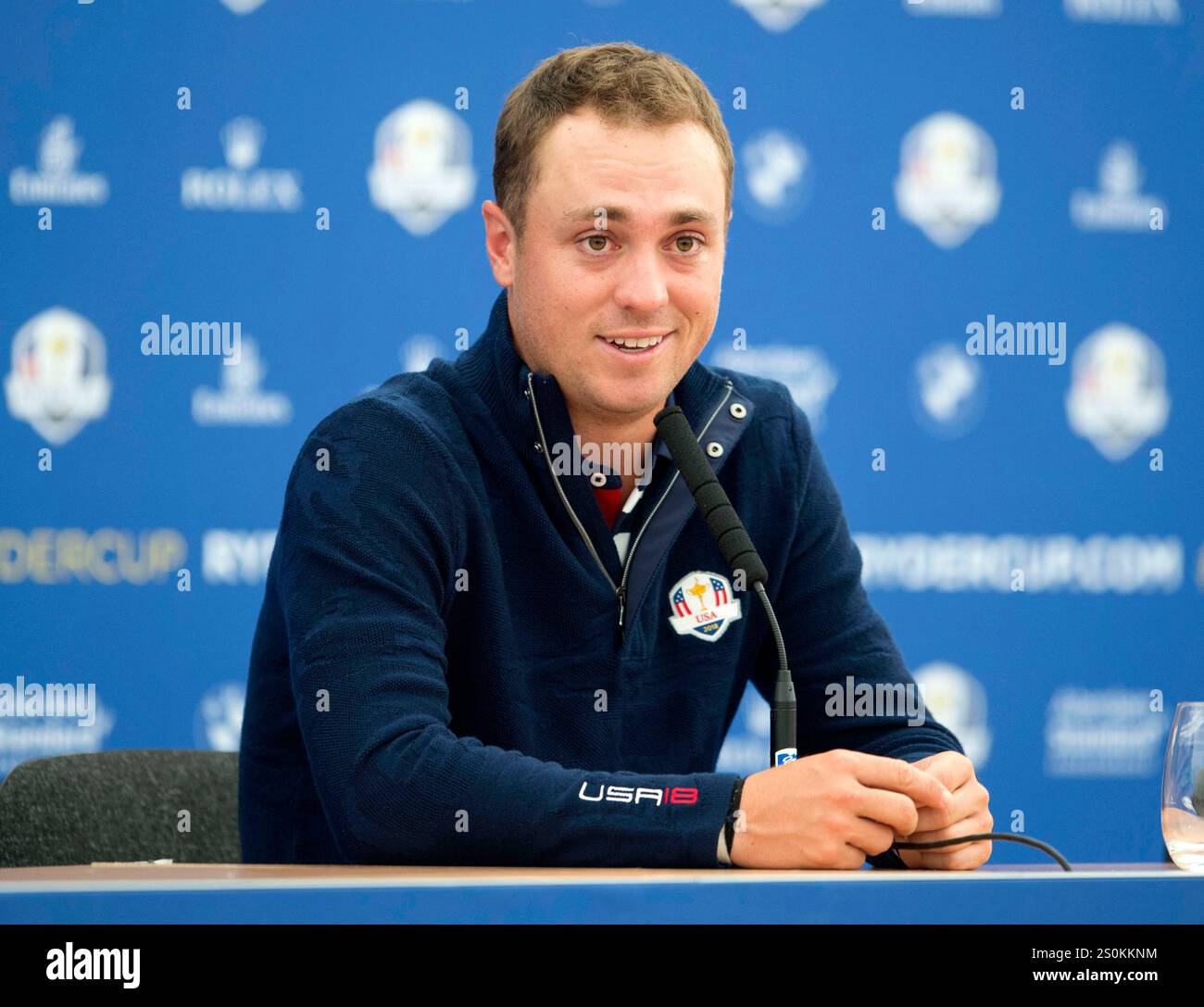 26. September 2018; Paris, FRA; Justin Thomas spricht auf seiner Pressekonferenz nach einer Ryder Cup-Übungsrunde im Le Golf National. Stockfoto