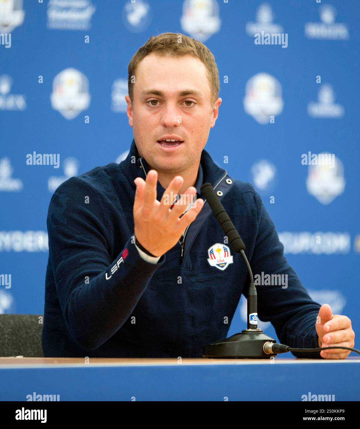 26. September 2018; Paris, FRA; Justin Thomas spricht auf seiner Pressekonferenz nach einer Ryder Cup-Übungsrunde im Le Golf National. Stockfoto