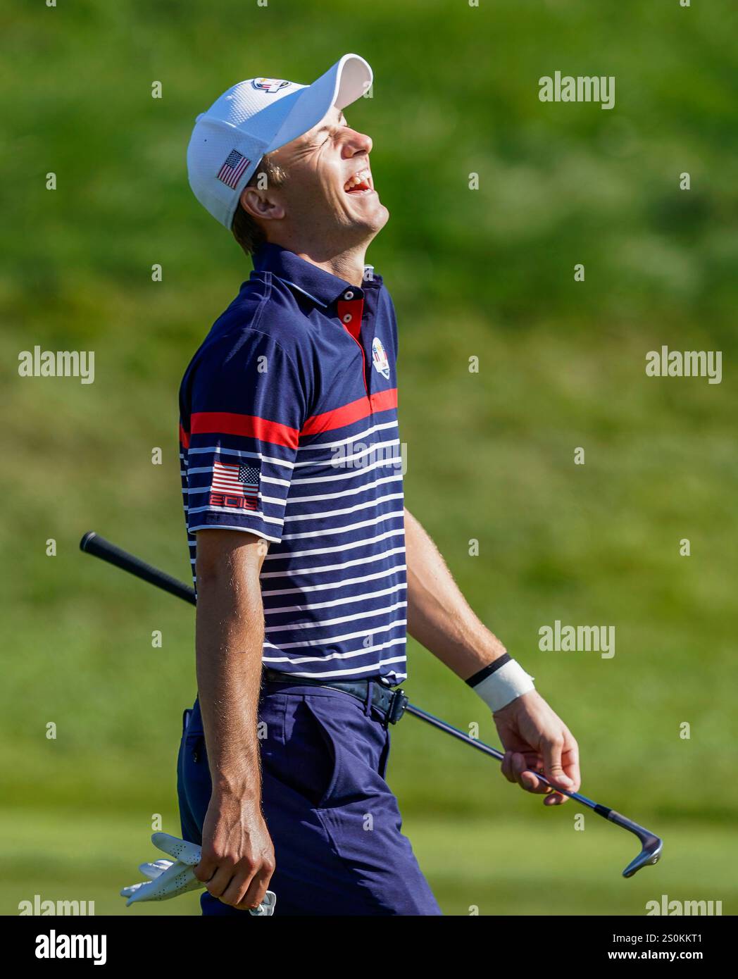 27. September 2018; Paris, FRA; Jordan Spieth lacht während einer Ryder Cup-Übungsrunde im Le Golf National. Stockfoto