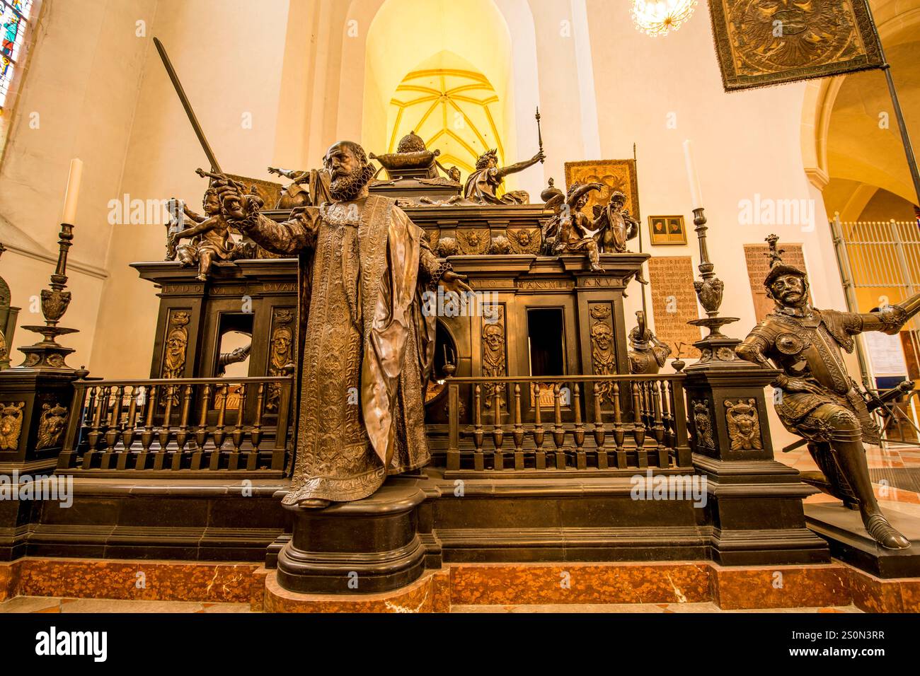 Cenotaph von Kaiser Ludwig IV. In der Frauenkirche, München, Bayern, Deutschland. Stockfoto