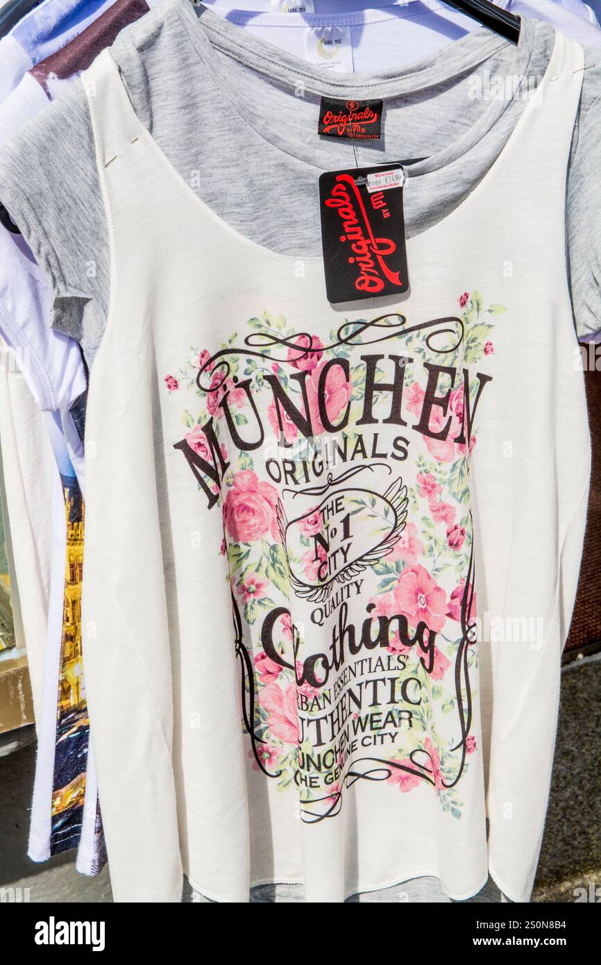 Souvenirs am Viktualienmarkt ein zentraler Lebensmittel- oder Bauernmarkt, München, Bayern, Deutschland. Stockfoto