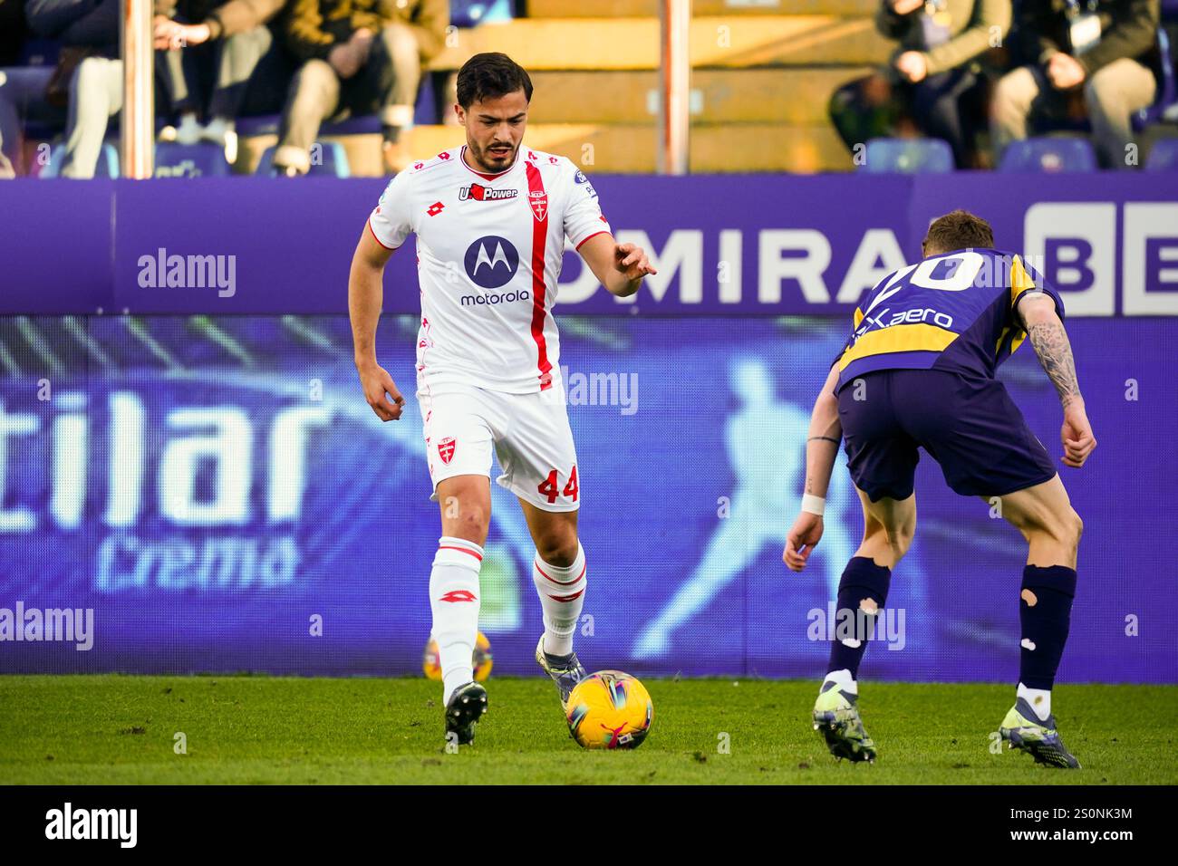 Parma, Italien. Dezember 2024. Andrea Carboni (AC Monza) während des italienischen Meisterschaftsspiels Serie A zwischen Parma Calcio und AC Monza am 28. Dezember 2024 im Ennio Tardini Stadion in Parma, Italien. Quelle: Luca Rossini/E-Mage/Alamy Live News Stockfoto