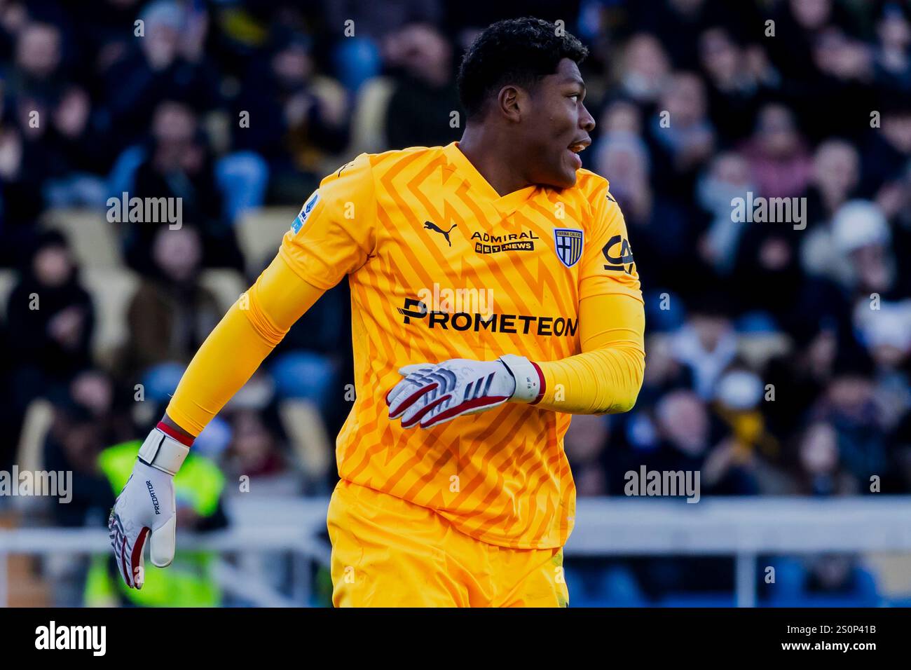 Parma, Italien. Dezember 2024. Zion Suzuki im Spiel der Serie A zwischen Parma und AC Monza am 28. Dezember 2024 im Ennio Tardini Stadion in Parma, Italien Credit: Mairo Cinquetti/Alamy Live News Stockfoto