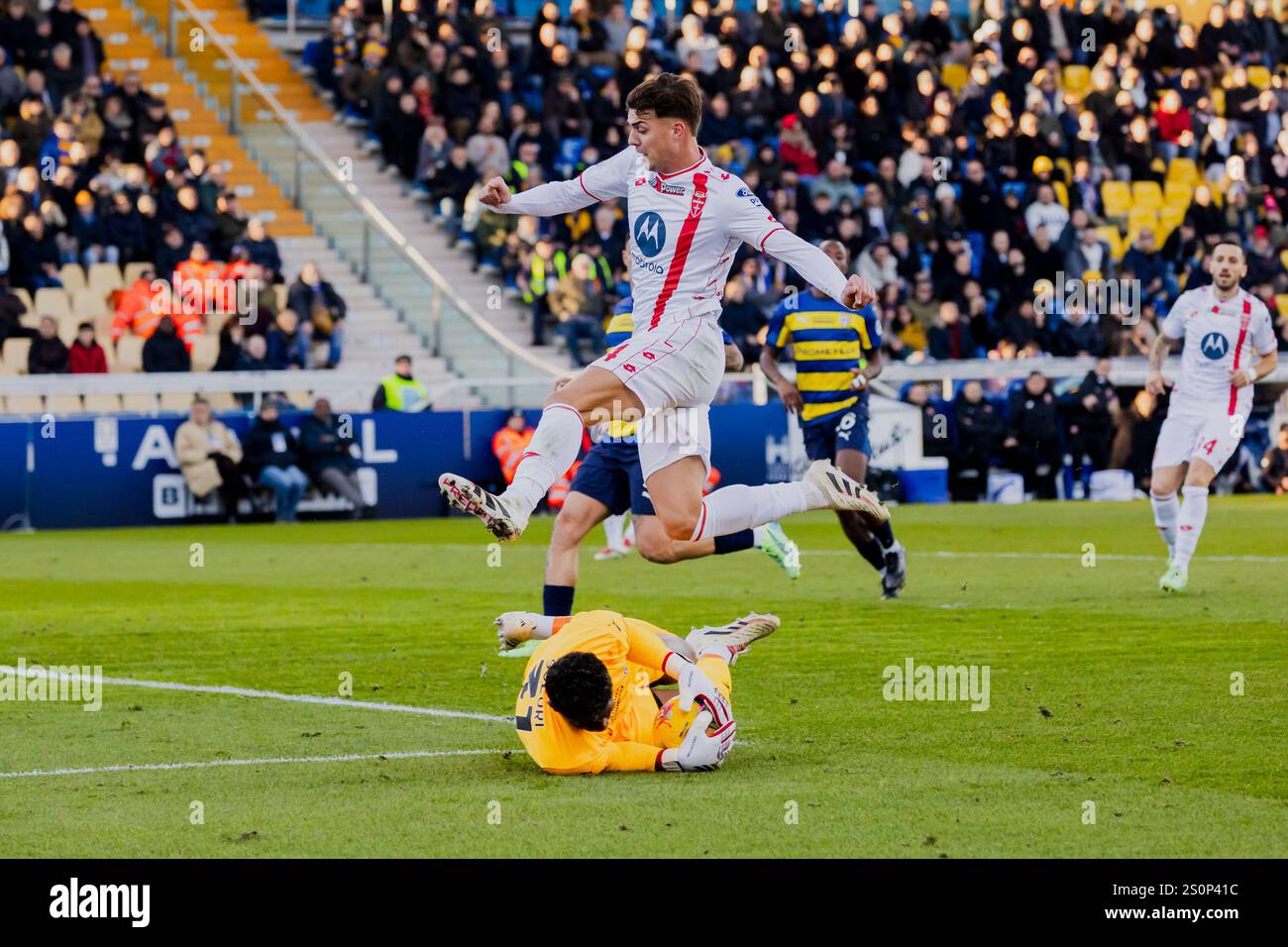 Parma, Italien. Dezember 2024. Daniel Maldini in Aktion während des Spiels Der Serie A zwischen Parma und AC Monza am 28. Dezember 2024 im Ennio Tardini Stadion in Parma, Italien Credit: Mairo Cinquetti/Alamy Live News Stockfoto