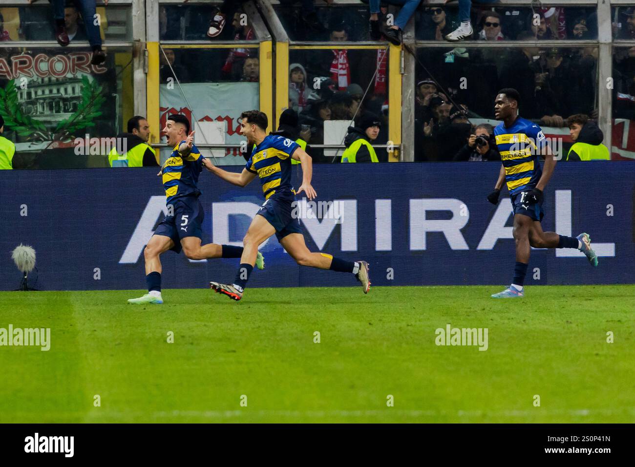 Parma, Italien. Dezember 2024. Lautaro Valenti feiert das Tor während des Spiels der Serie A zwischen Parma und AC Monza am 28. Dezember 2024 im Ennio Tardini Stadion in Parma, Italien Credit: Mairo Cinquetti/Alamy Live News Stockfoto