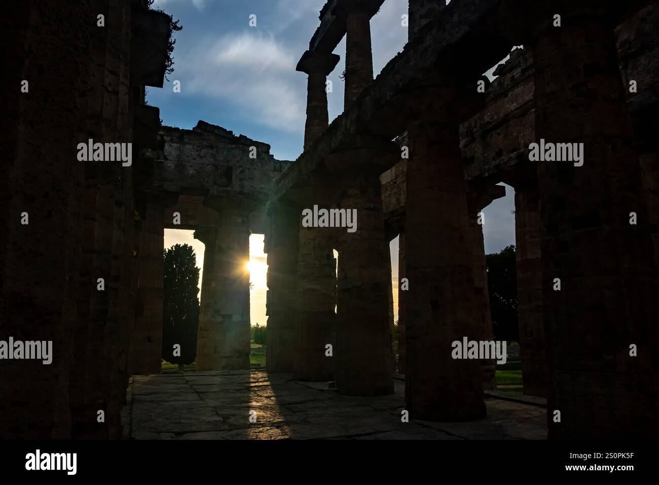 Dorischer Tempel der Hera von ca. 450 v. Chr., als der Tempel des Poseidon oder Apollo in Paestum, Italien früher falsch zugeschrieben. Stockfoto