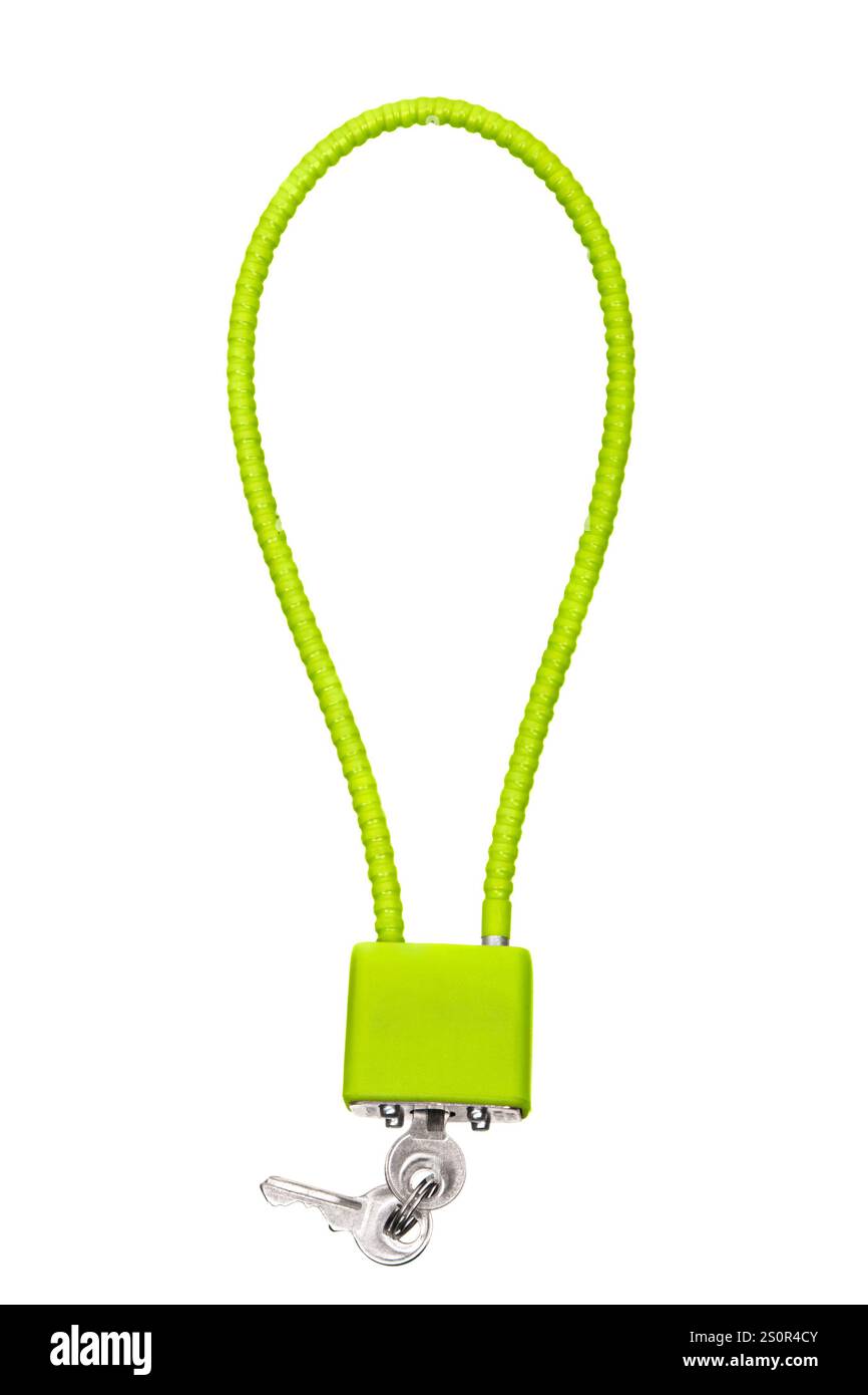 Hellgrünes Kabelschloss mit Schlüsseln, isoliert auf weißem Hintergrund, ideal zur Sicherung von Fahrrädern oder anderen Wertsachen, langlebiges und lebendiges Design. Stockfoto