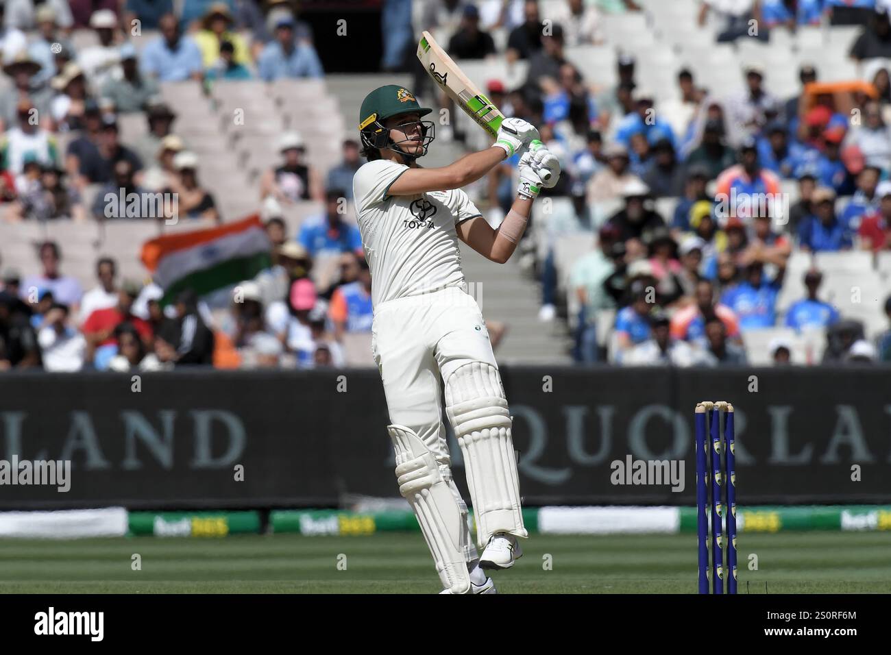 MELBOURNE AUSTRALIEN. Dezember 2024. Im Bild: Sam Konstas of Australia Fledermäuse während des 2. Innings in Australien am 4. Tag des 4. Tests, Australien vs. Indien, am 29. Dezember 2024 auf dem Melbourne Cricket Ground, Melbourne, Australien. Quelle: Karl Phillipson/Alamy Live News Stockfoto