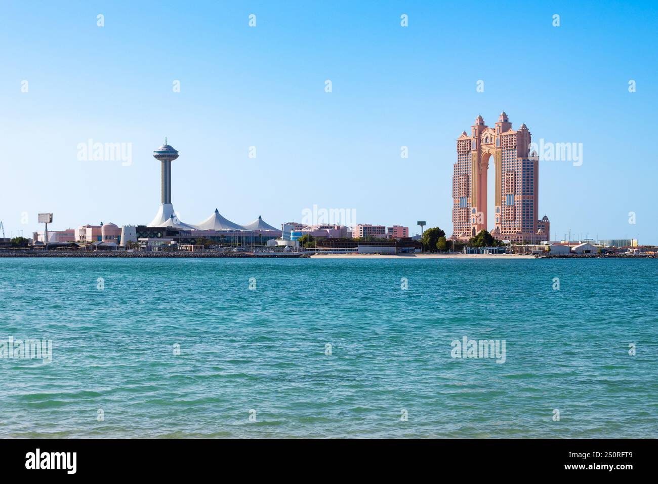 Al Marina Island in Abu Dhabi. Abu Dhabi ist die Hauptstadt der Vereinigten Arabischen Emirate. Stockfoto
