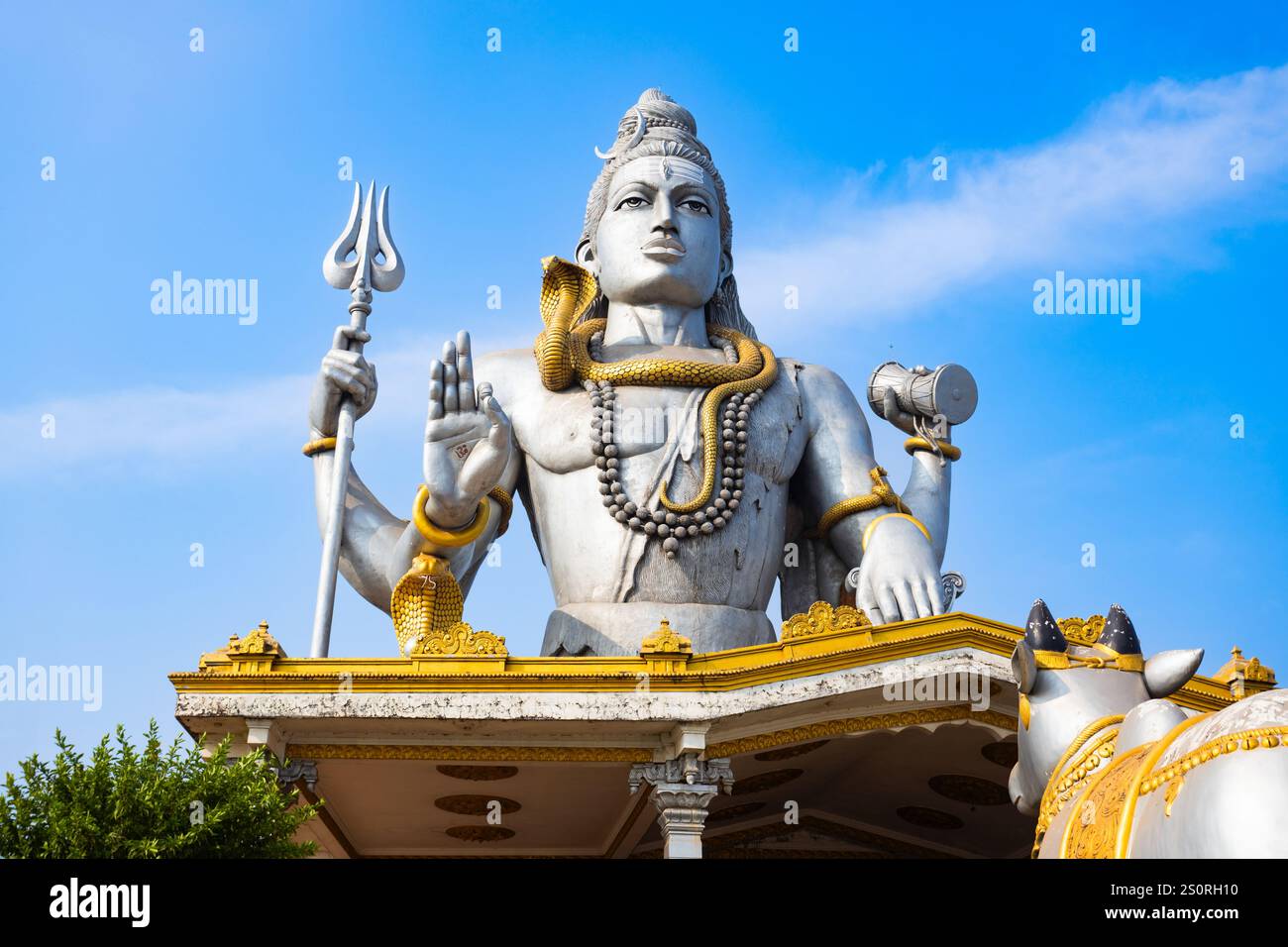 Murdeshwar, Indien - 17. März 2023: Statue des Lord Shiva im Tempel von Murudeshwara. Der Tempel Murudeshwara ist Gott Shiva geweiht und befindet sich in Murdesh Stockfoto
