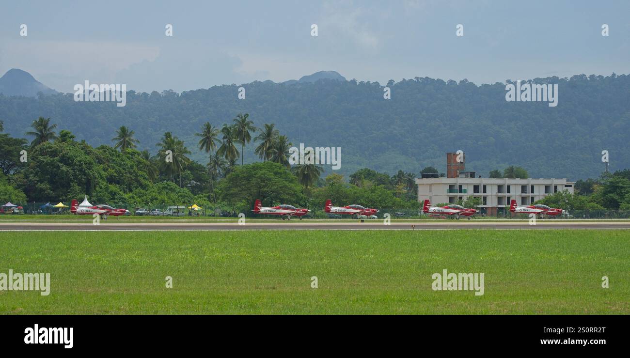 Das Jupiter Aerobatics Team hält sich für die Luftbildschirmung an Stockfoto
