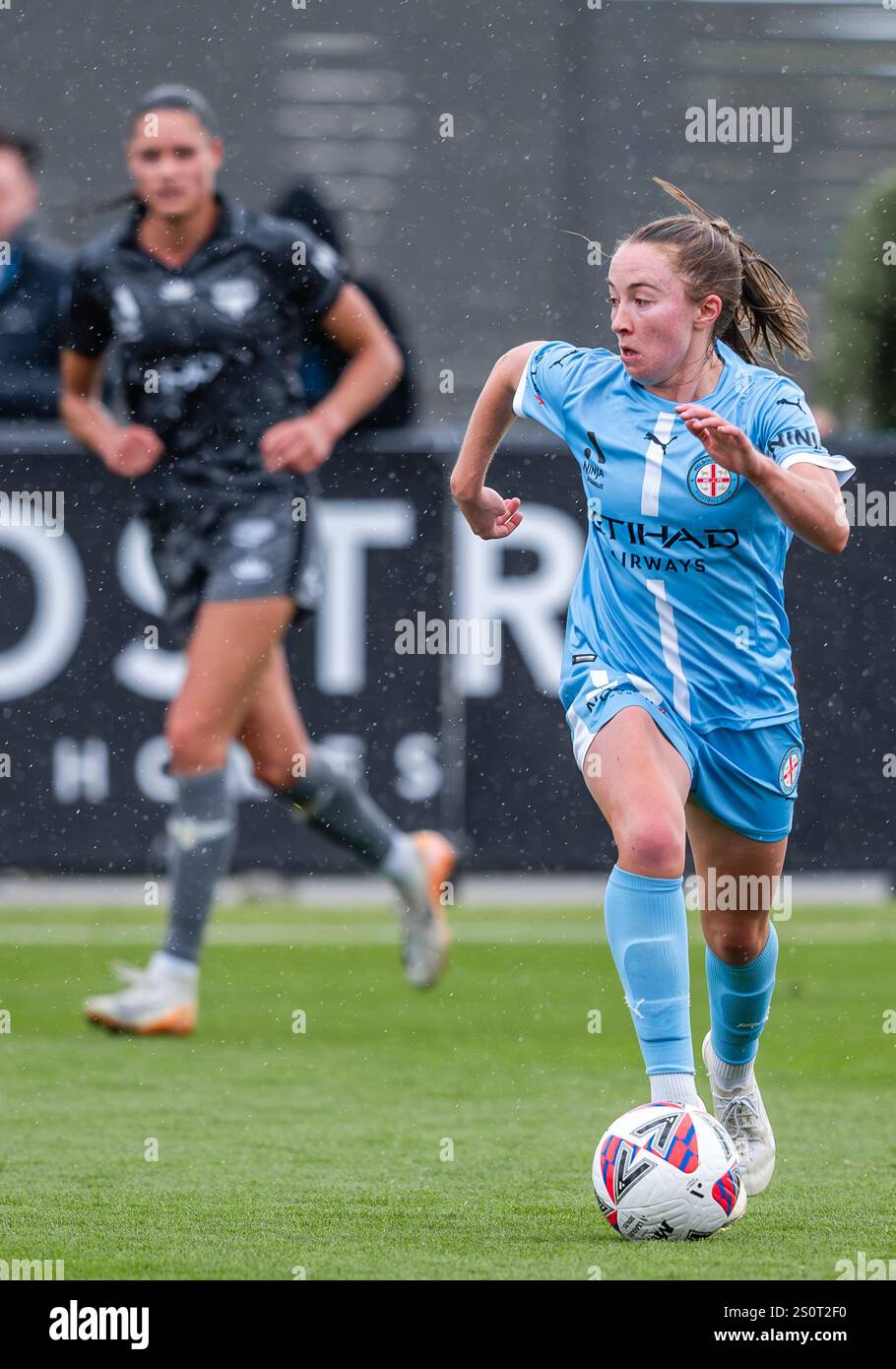 Cranbourne, Australien. Dezember 2024. Laura Hughes aus Melbourne City wurde während des A-League Women Matches gegen Melbourne City und Wellington Phoenix in Casey Fields in Aktion gesehen. Endnote: Melbourne City 2:1 Wellington Phoenix (Foto: Olivier Rachon/SOPA Images/SIPA USA) Credit: SIPA USA/Alamy Live News Stockfoto