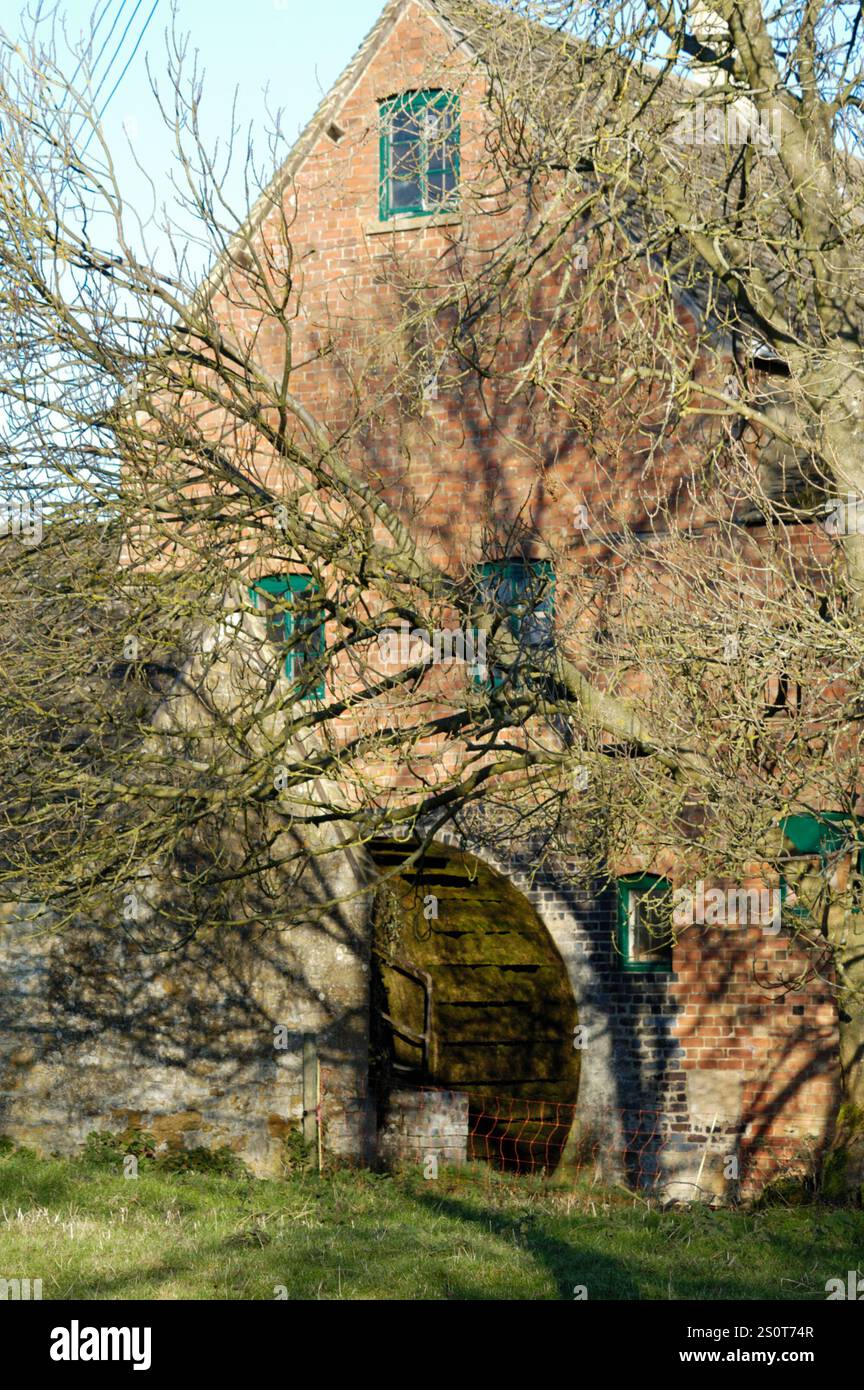Water Wheel and Mill Lower Slaughter Gloucestershire England Vereinigtes Königreich Stockfoto