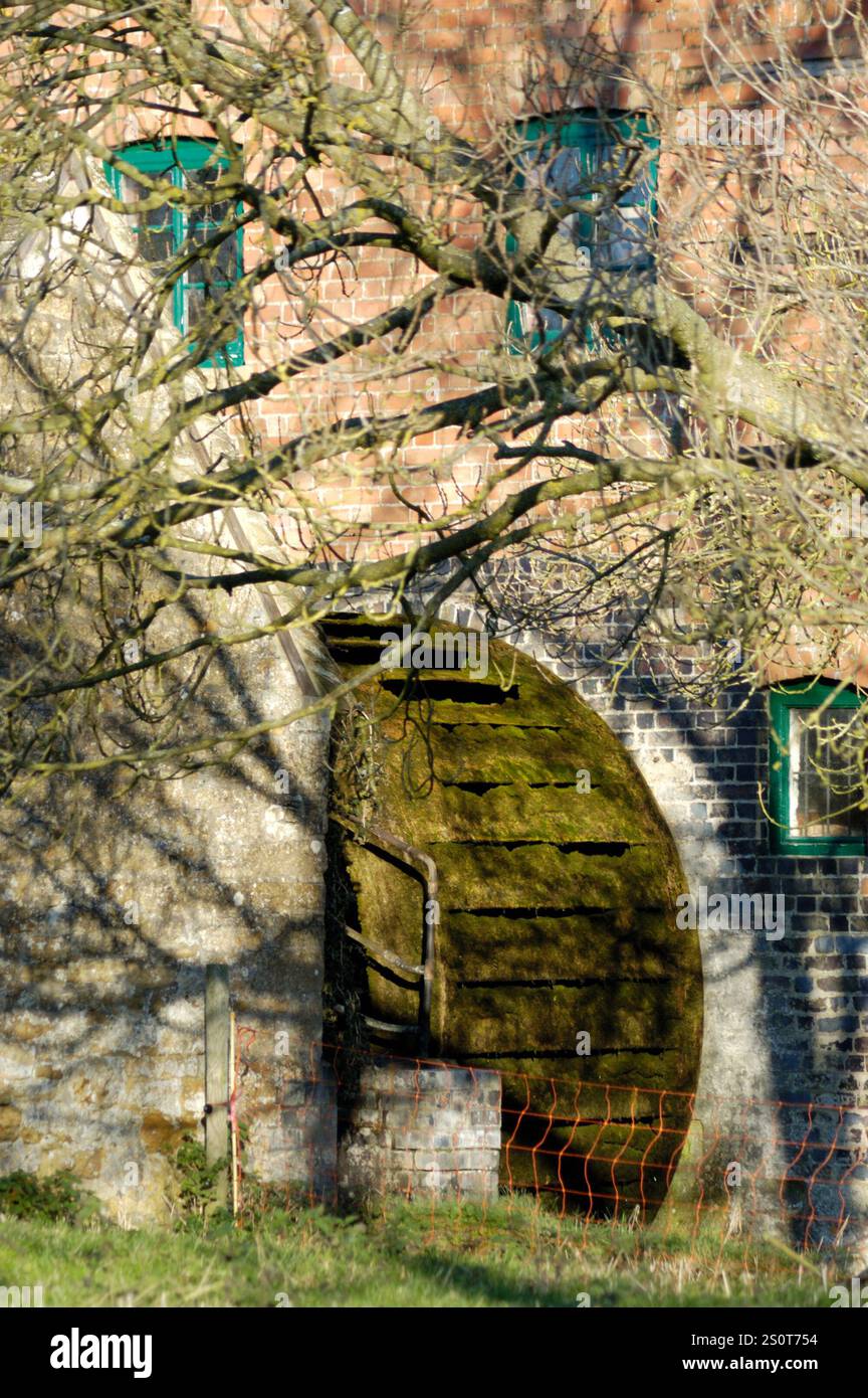 Water Wheel and Mill Lower Slaughter Gloucestershire England Vereinigtes Königreich Stockfoto