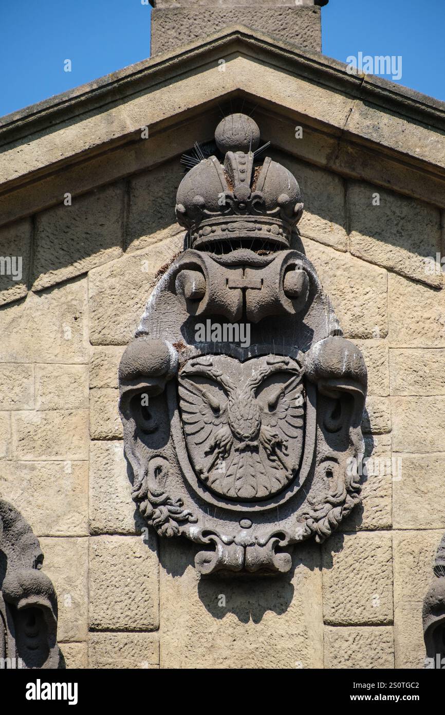 Habsburgerwappen (Doppeladler) am Leopoldtor, Vysehrad, Prag, Tschechien. Stockfoto