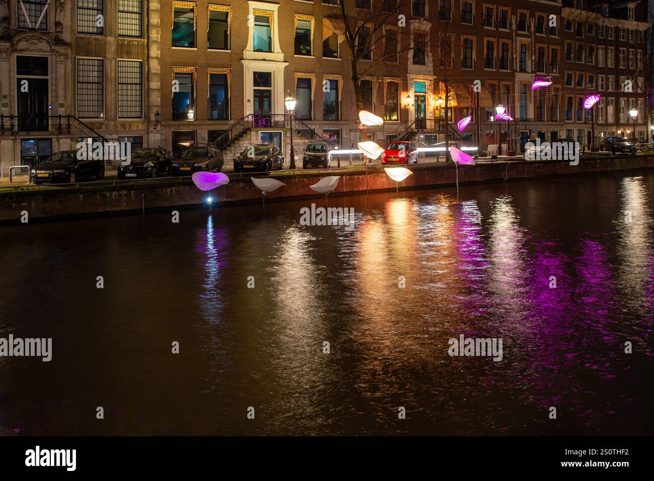 30.11.2024 Amsterdam, Niederlande, traditionelles Lichtfestival über den Kanälen von Amsterdam, touristische Attraktionen und Gelegenheit für Künstler, das zu präsentieren Stockfoto