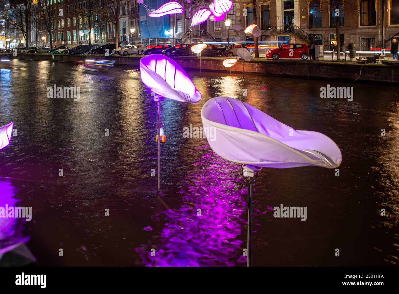 30.11.2024 Amsterdam, Niederlande, traditionelles Lichtfestival über den Kanälen von Amsterdam, touristische Attraktionen und Gelegenheit für Künstler, das zu präsentieren Stockfoto